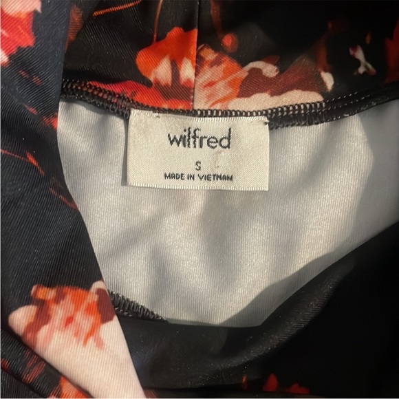 Wilfred Floral Long Sleeved Turtleneck Top Size Small - Picture 15 of 15